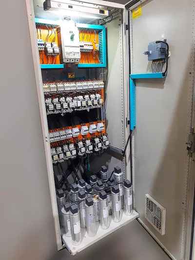 Banco de Capacitor Automático