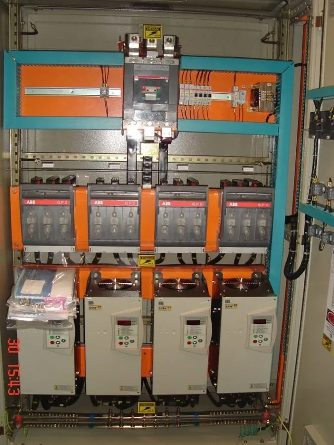 Painéis para acionamento industrial